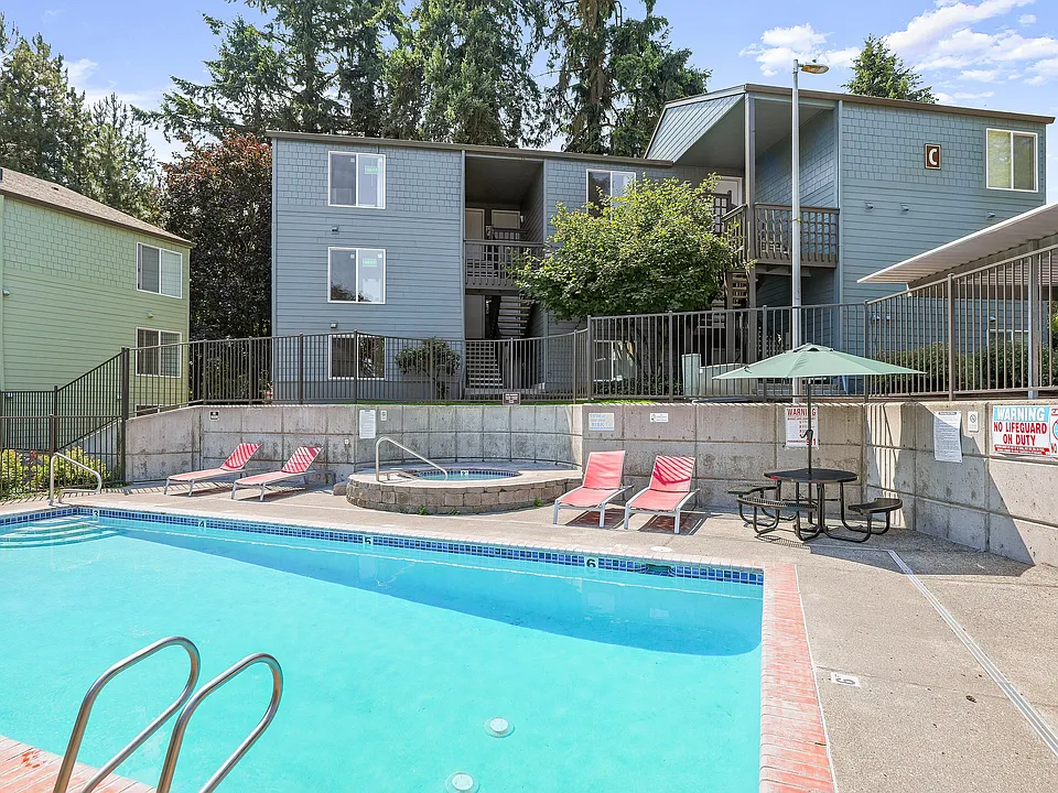 The Finch Swimming Pool