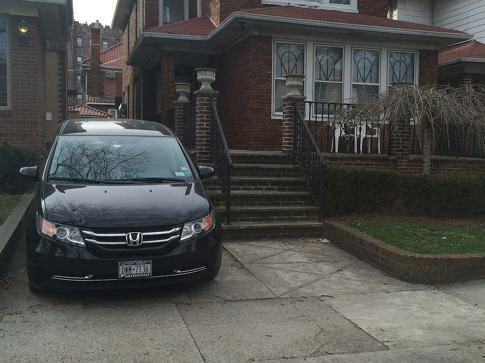 1st image of 1562 E 26th St