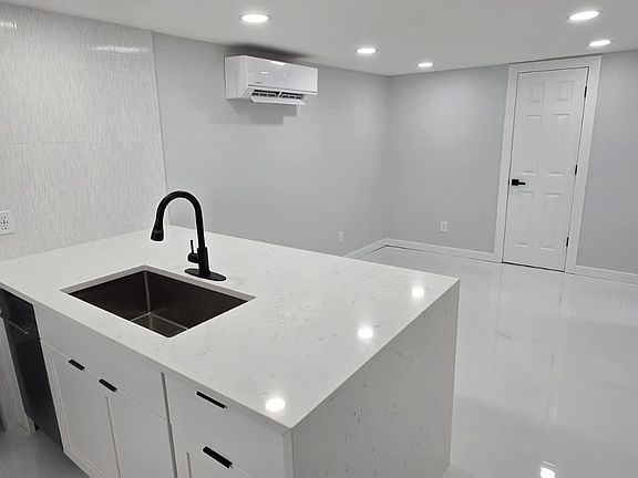4th image of 1425 Asher Ln