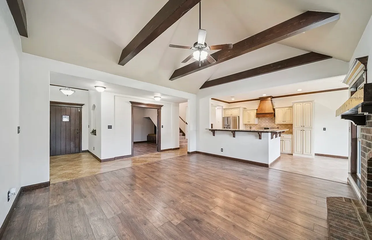 4 bed, 2602 sqft, $2,995 — Photo 4