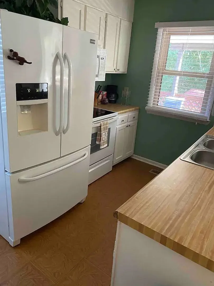 Charming 4BR House in Winston Salem — Photo 3