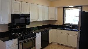 3rd image of 1826 Melrose Pl