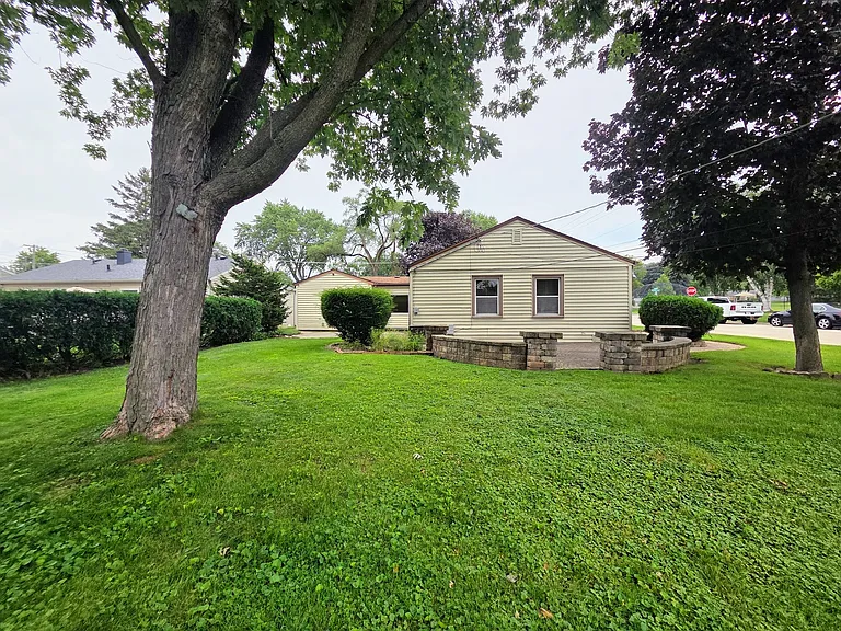 336 E Orchard St — Photo 25