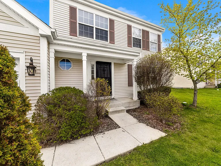 2403 Miriam Ave — Photo 3