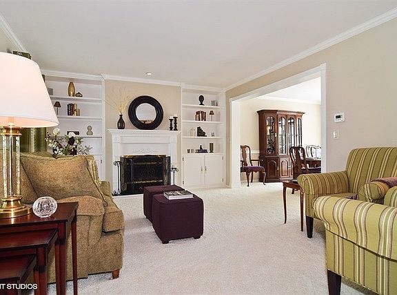 3rd image of 513 W Foxdale Ln