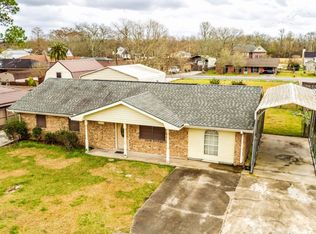 525 Twin Oaks Dr, Raceland, LA 70394