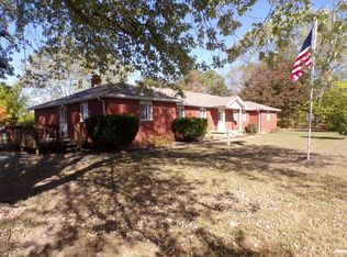 1053 Holloway Dr, Willow Springs, MO 65793