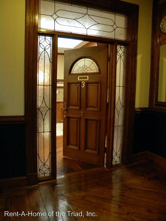 1st image of 602 S Elm St APT 3