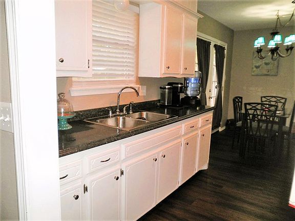 4th image of 505 Leslie Dr