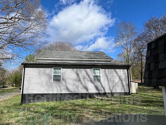 4th image of 551 Ridgeway Cir