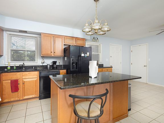 4th image of 1158 Briarwood Dr