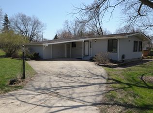 116 Sharon Ln, North Aurora, IL 60542