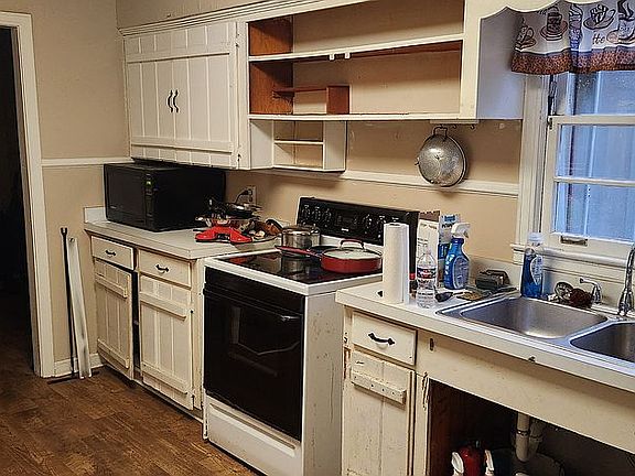 4th image of 275 Mayflower St