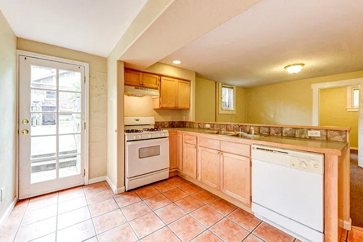 928 9th Street — Photo 3
