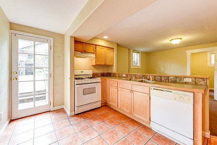 928 9th Street Down Kitchen