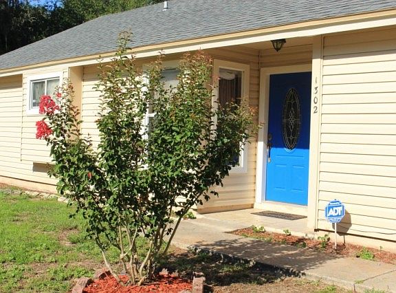 2nd image of 1302 Cove Landing Dr