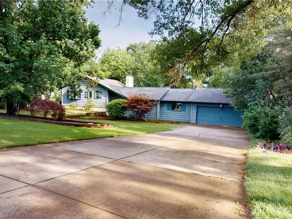 6724 Somerset Dr, Brecksville, OH 44141