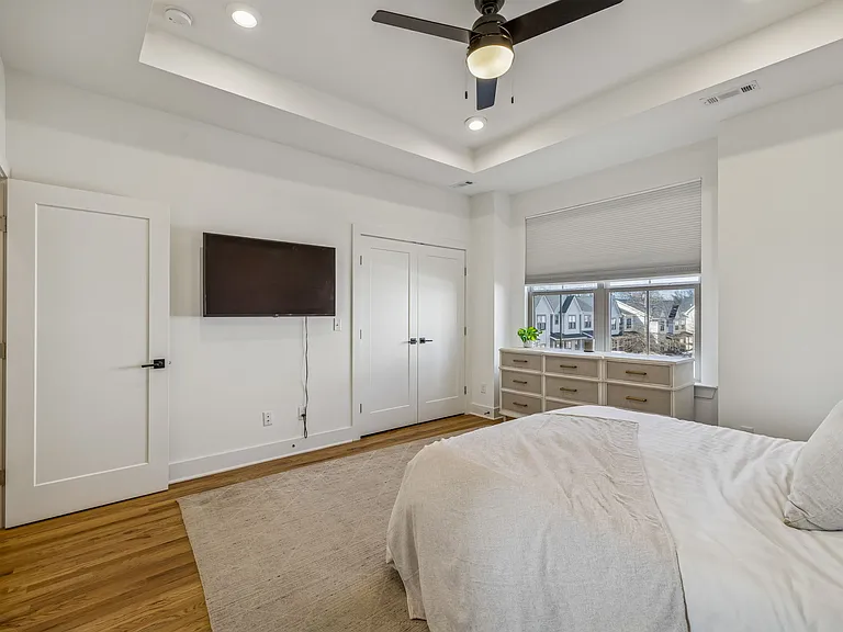 100 Thompson Ln #6 — Photo 26