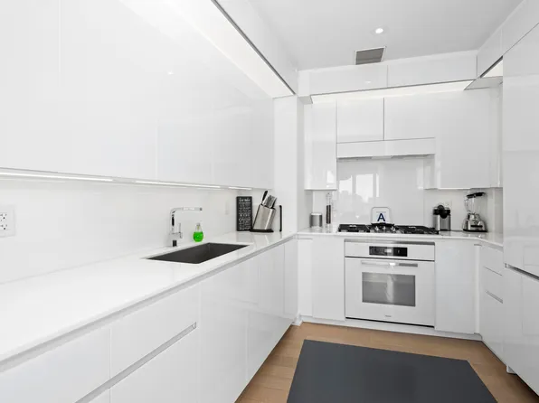 400 Park Avenue South 23B image 3 of 15