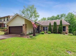 126 Hollyleaf Dr, Ballwin, MO 63021