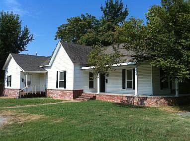 2nd image of 423 E Patti Page Blvd