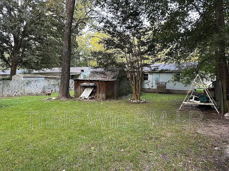 3 bed, 1.0 bath, $1,225 — Photo 2