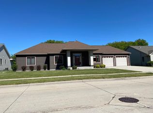 925 River Bluff Dr, Manitowoc, WI 54220