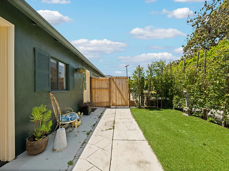 4070 Rosabell St #1 — Photo 33