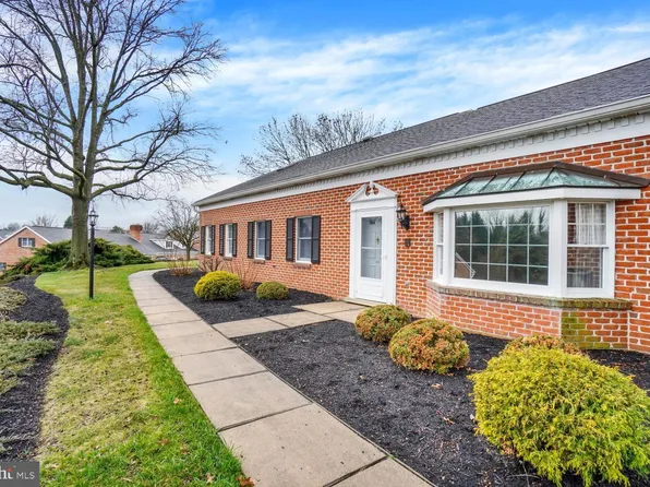 2018 Wyntre Brooke Dr SW, York, PA 17403
