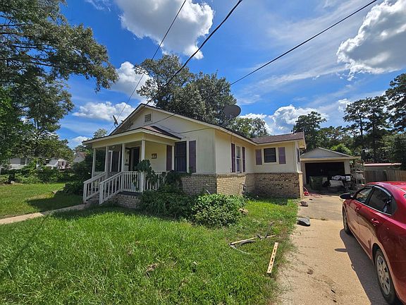 3rd image of 110 Carter St