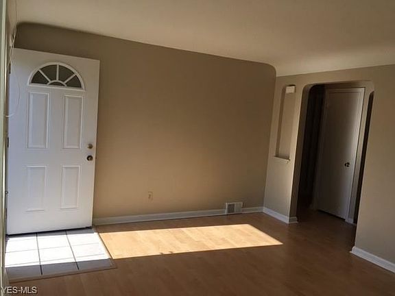 3rd image of 25401 Drakefield Ave