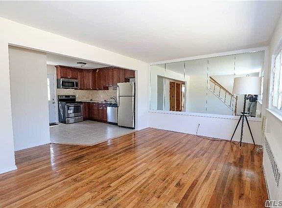 3rd image of 1566 Lincoln Blvd