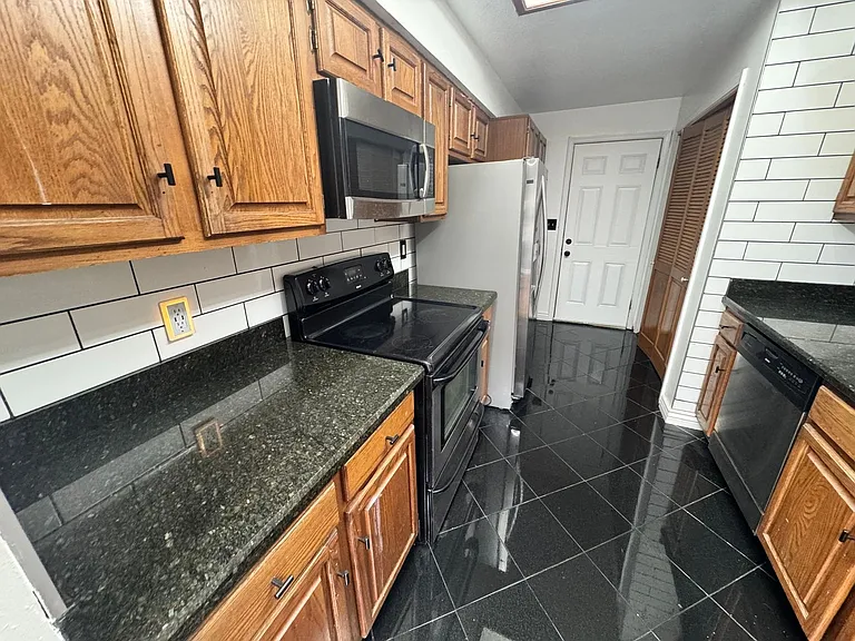 4618 N Stanton St #C18 — Photo 28
