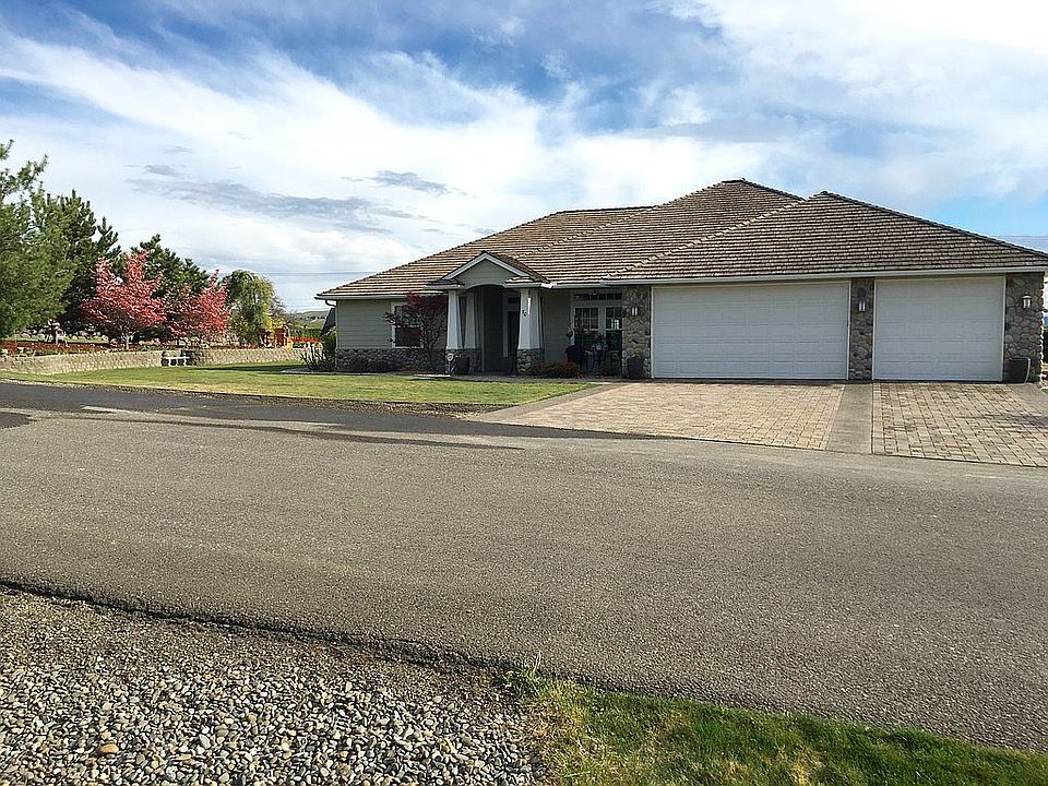 2nd image of 70 Canyon Gate Ln