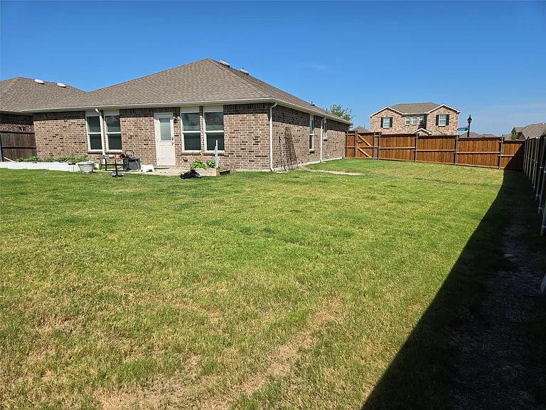1126 Ainsley Ln — Photo 14
