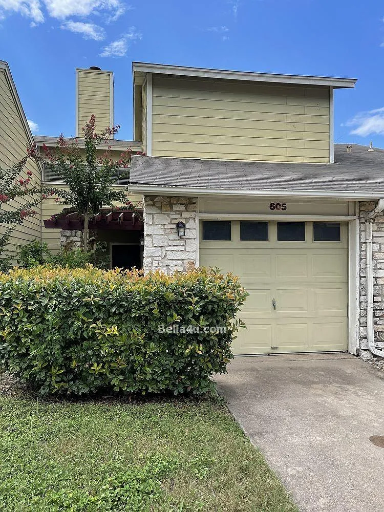 2 bed, 1.5 bath, 1010 sqft, $1,595 — Photo 1
