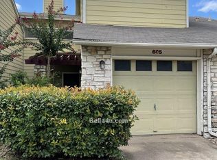 512 Eberhart Ln APT 605, Austin, TX 78745