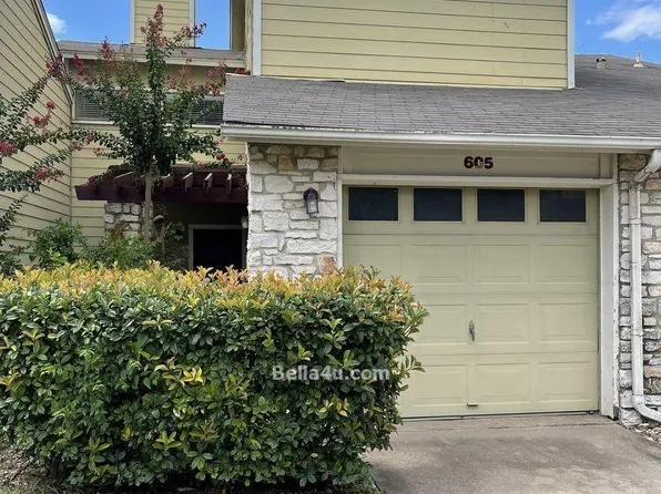 512 Eberhart Ln APT 605, Austin, TX 78745