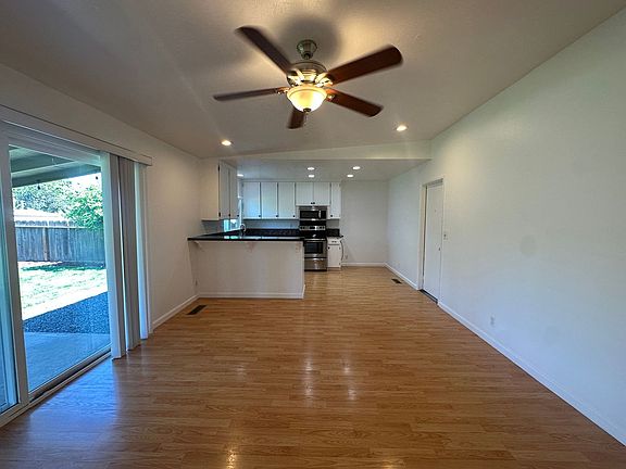 5th image of 1033 Maria Dr