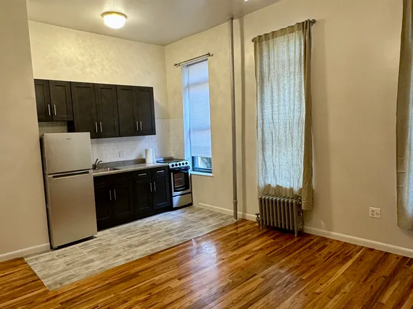 2310 2nd Avenue image 9 of 12