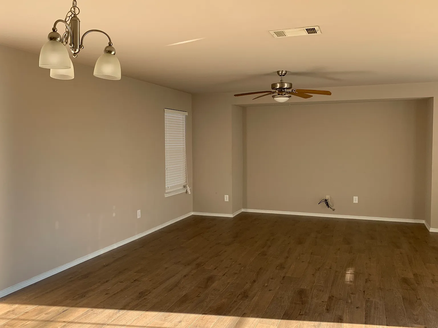 3 bed, 2.5 bath, 1986 sqft, $2,495 — Photo 3