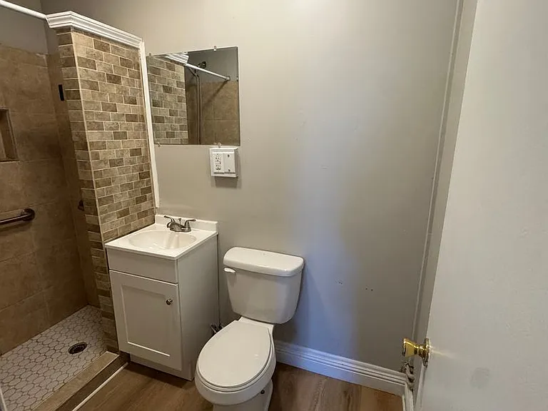 341 Laurel St — Photo 9