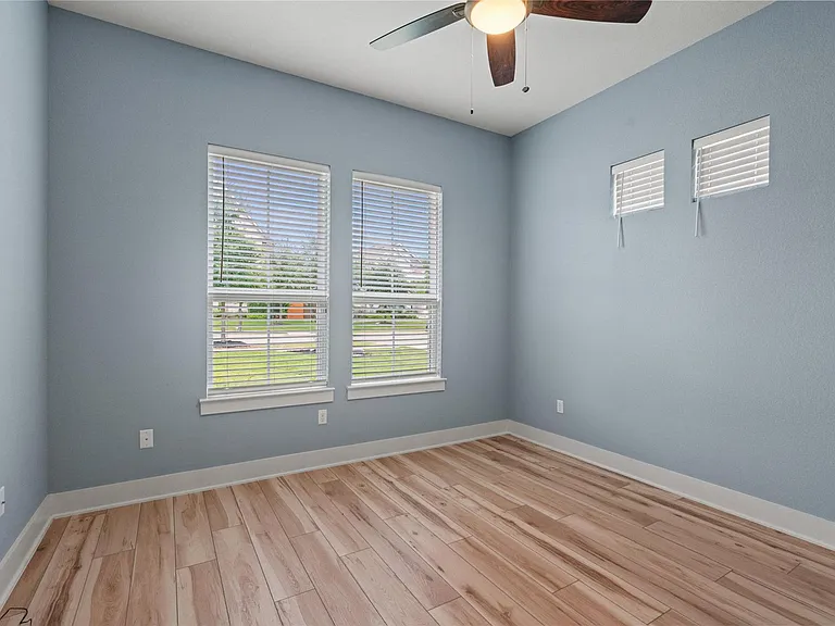 920 Hornsby Holw — Photo 19