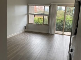 618 SW 156th St #8, Seattle, WA 98166