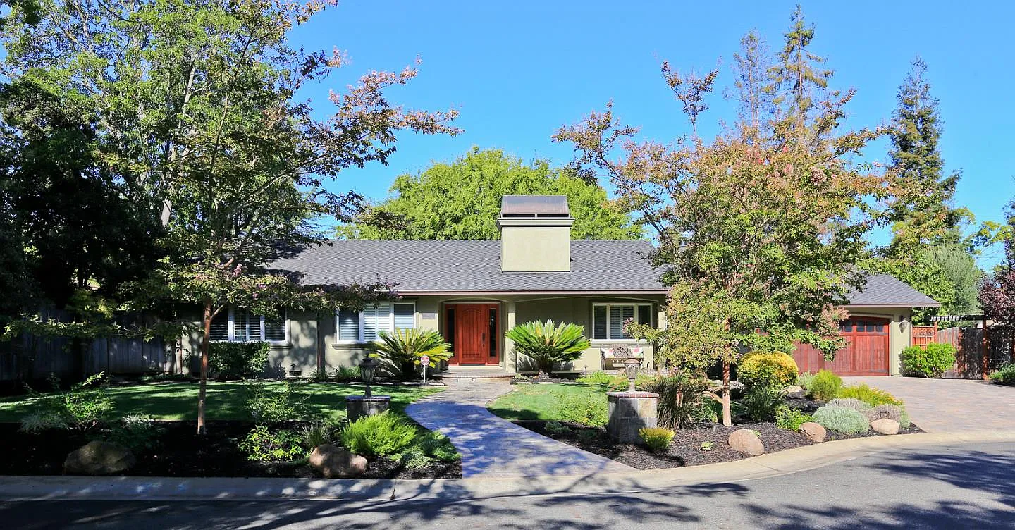 865 Gardenia Way photo 1