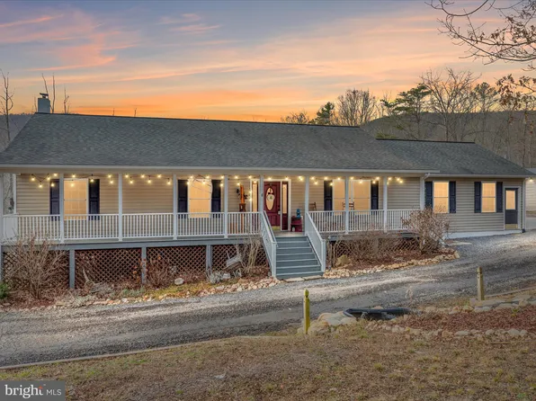 5200 Woodstock Tower Rd, Fort Valley, VA 22652