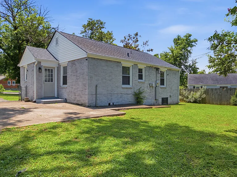 240 Ridgeway Dr — Photo 26