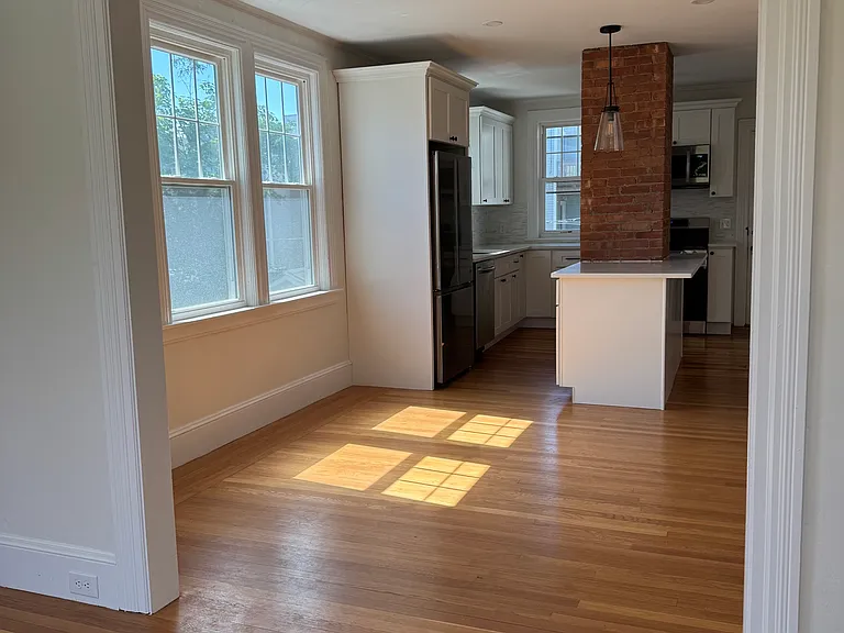 21 Nisbet St #2 — Photo 3