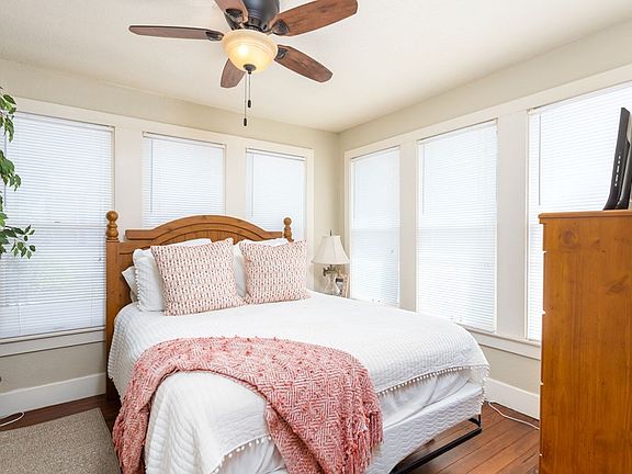 4th image of 318-324 Lytle St