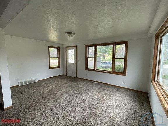 4th image of 702 4th Ave